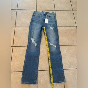 5/$25 Sneak peek‎ jeans